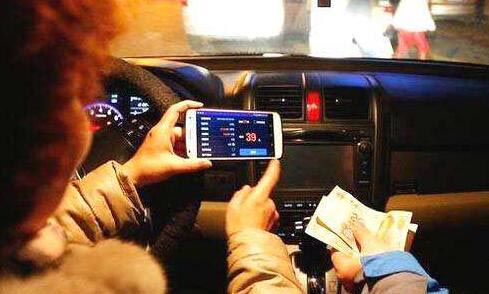 ��ɫ����