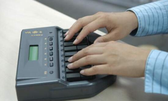 �Լ�Ϊ�뾶�˶�